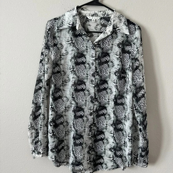 Cabi Small Snake skin Button Down Long Sleeve - Picture 1 of 5